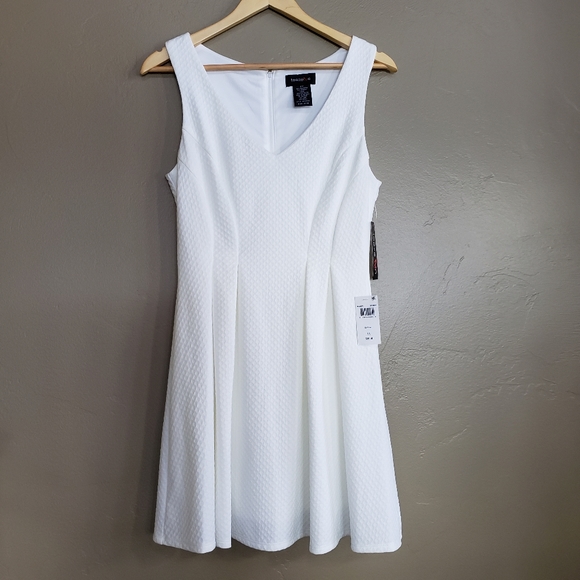 NWT Teeze Me White Skater Mini Dress V-Neck - Picture 9 of 13
